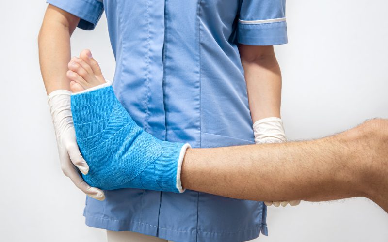 hairline fracture symptoms and treatment